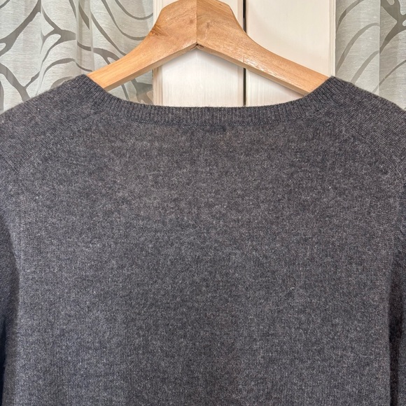 Only Mine M Grey Cashmere V Neck Sweater - Picture 9 of 9